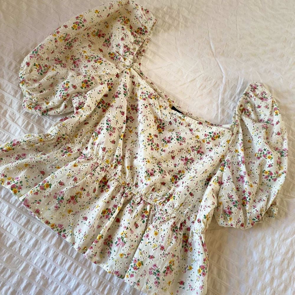 Beautiful floral blouse from wallflower